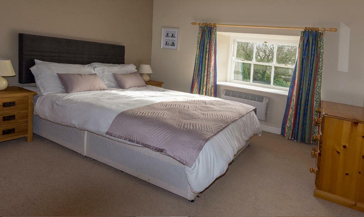 Townley Hall Apartments สเลน ภายนอก รูปภาพ